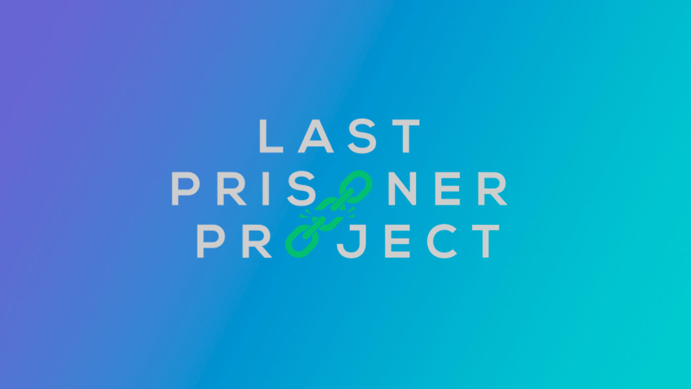 The Last Prisoner Project verschijnt op een paarse en blauwe verloopachtergrond.