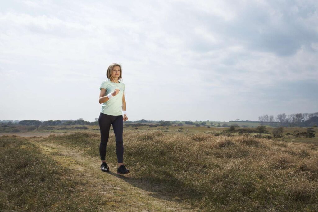 Hoe ver een gezond persoon kan lopen zonder training